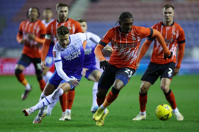 Màn chạm trán giữa Luton Town vs Wigan Athletic